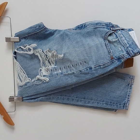 NWT American Eagle Highest Rise Mom Jeans - Picture 3 of 9